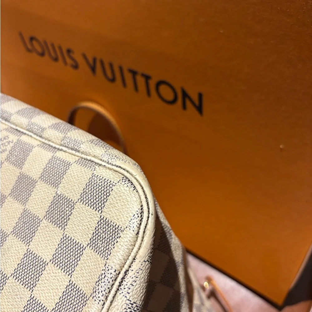 Louis Vuitton Damier Azur Canvas Tote in Ivory and Light Blue with Vachetta Trim - Picture 11 of 15